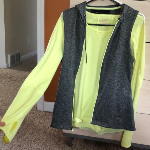 Running long sleeve and vest - Picture 4 of 6